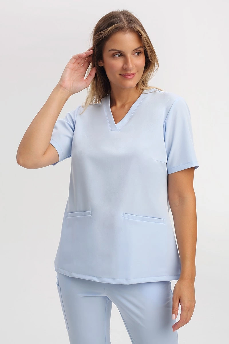 Luźna bluza medyczna damska błękitna BL 63, krótki rękaw, scrubs Elegant Stretch