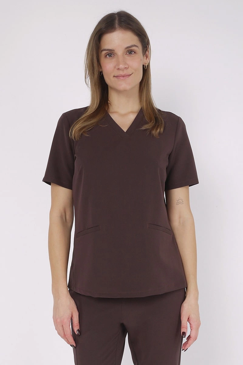 Luźna bluza medyczna damska czekoladowa BL 63, krótki rękaw, scrubs Elegant Stretch
