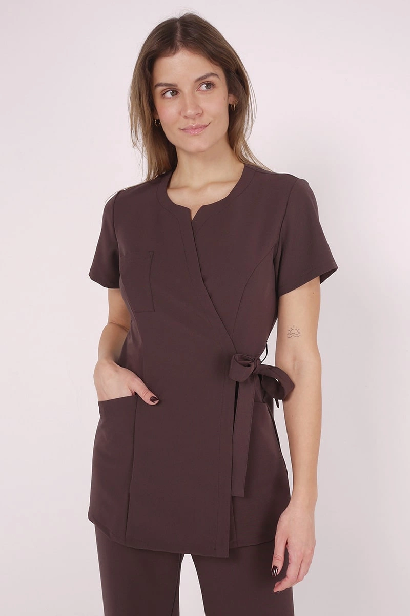 Żakiet medyczny damski czekoladowy ZA 15, krótki rękaw, Elegant Stretch