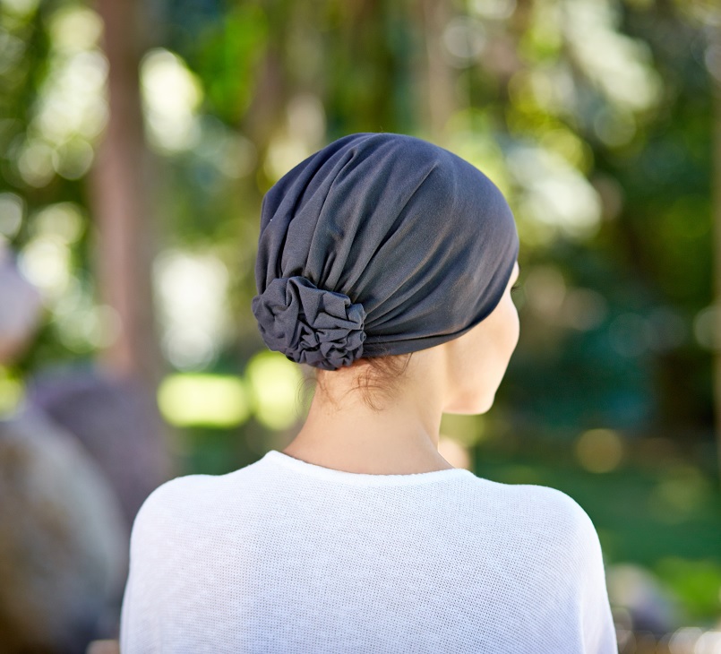 Turban z udrapowaną różą grafitowy POLA 307*