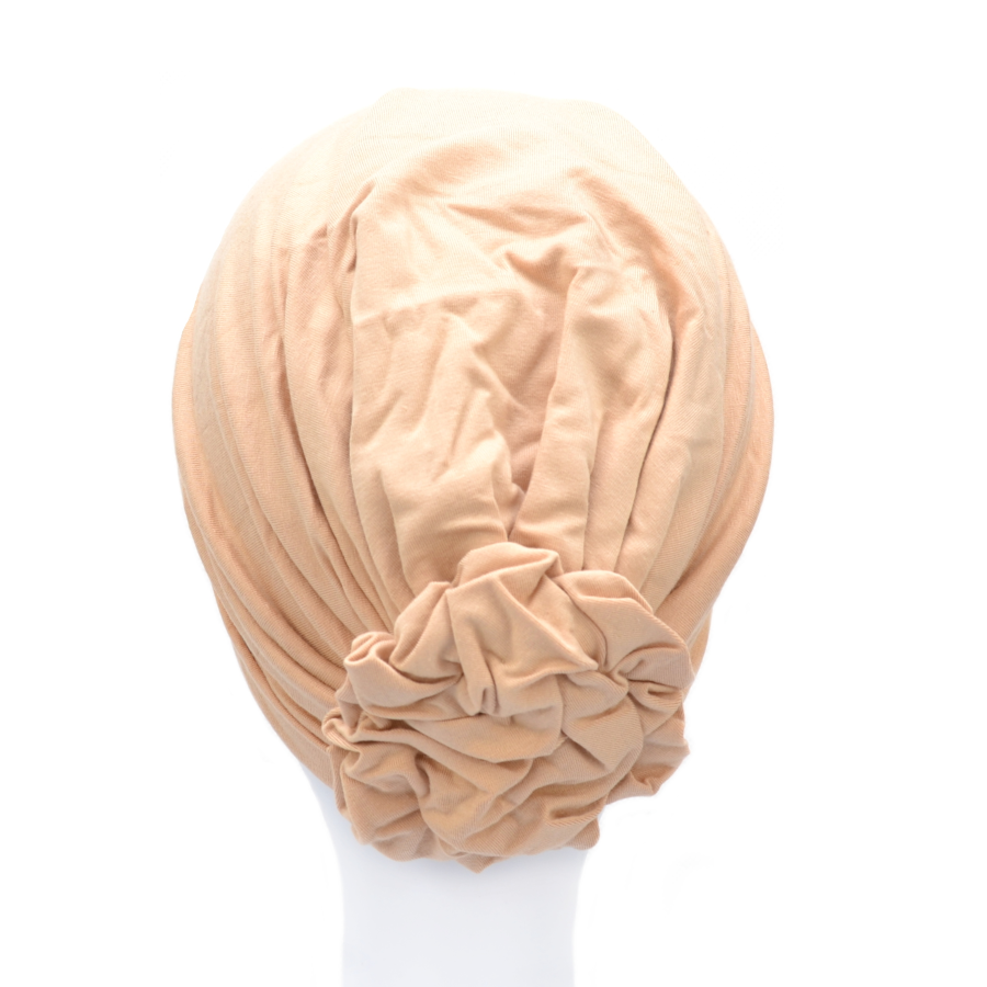 Turban z udrapowaną różą beżowy POLA 138*