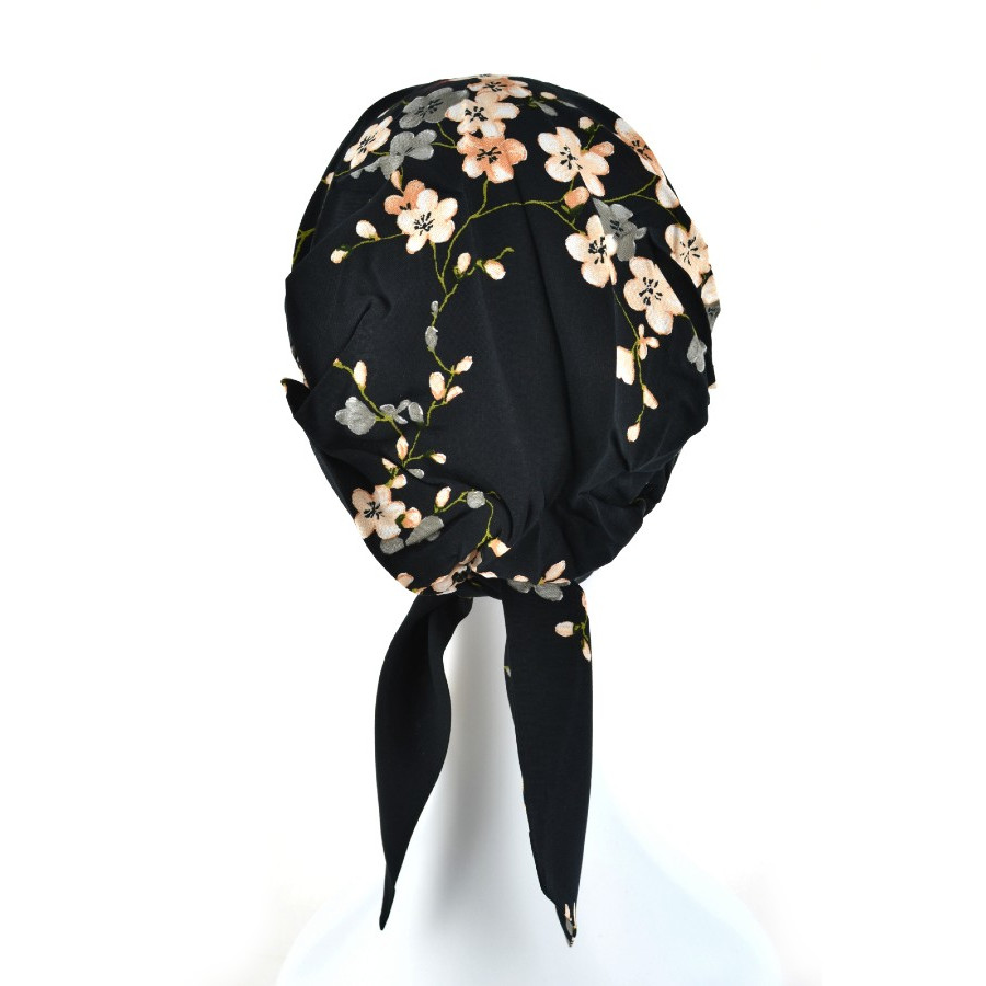 Prosty do ułożenia lekki i wygodny turban czarny w kwiaty FELICJA NEW T-22