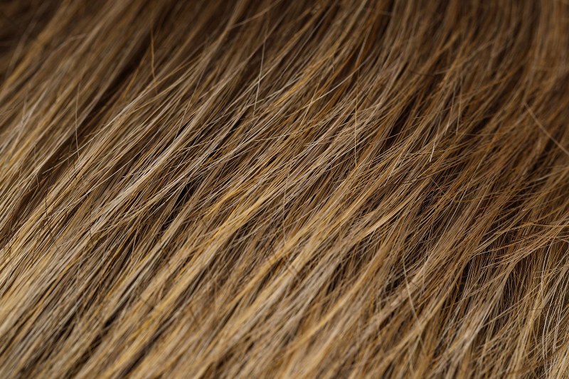 Peruka syntetyczna średni blond COLETTE NEW 12/14/16
